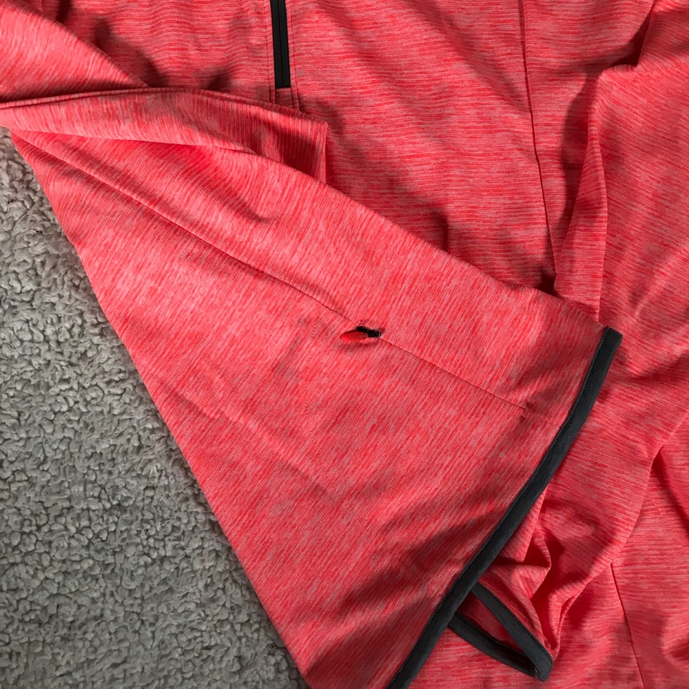 UnderArmour top, 1/2 zip with thumb holes - Picture 6 of 7